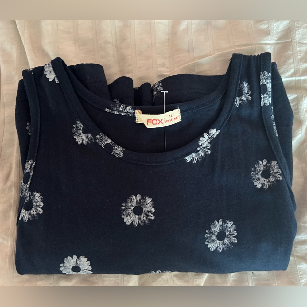 NEW dress from FOX. Girls size 7/8 (142-151 cm). Navy with white floral design.